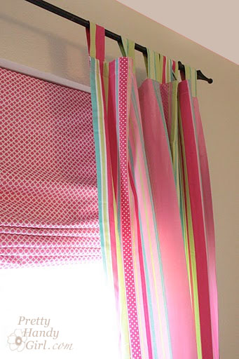 Curtains_close_up