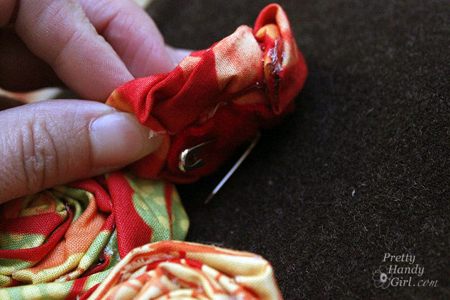 pin_rose_to_purse
