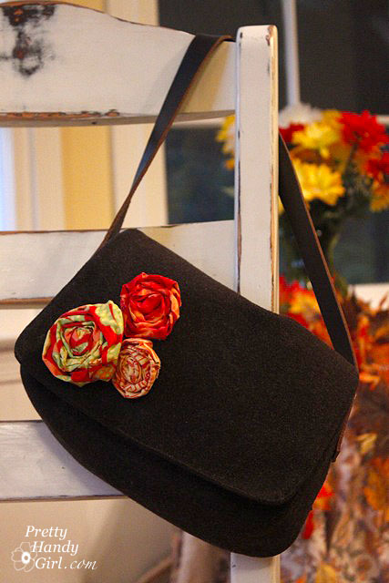 wool_purse_with_rosettes