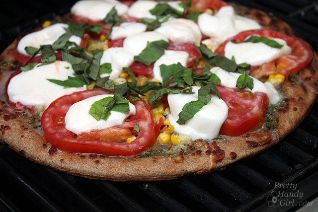 pizza_cooking_on_grill