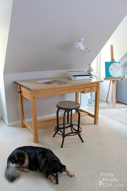 drawing_table_dog