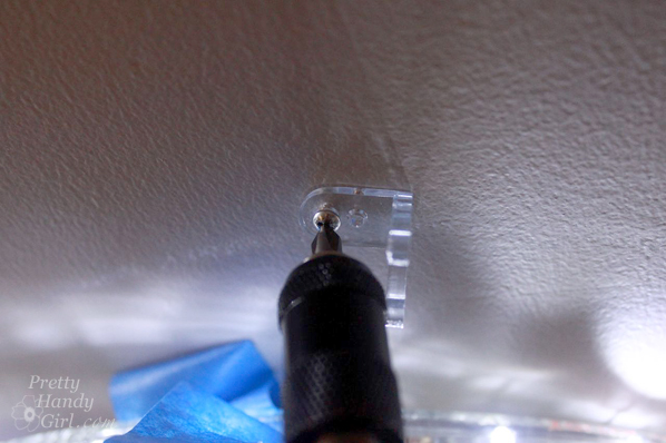 screw_in_clips_for_rope_light