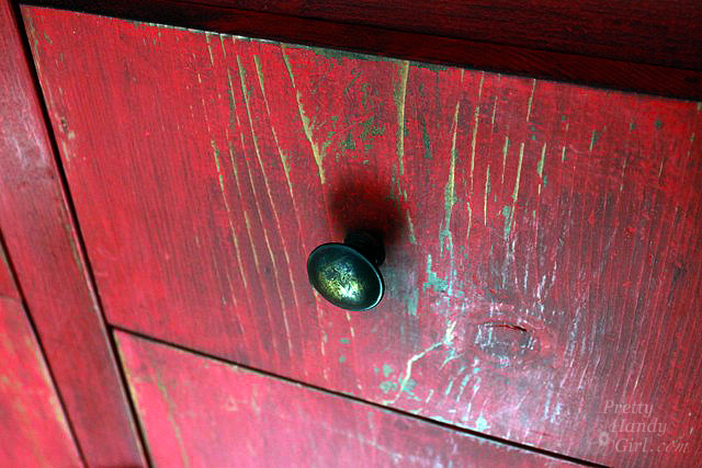 close_up_chippy_tricycle_milk_paint