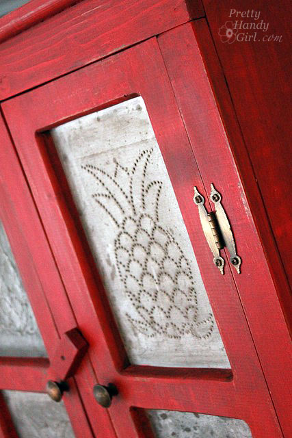 close_up_pie_safe_tins