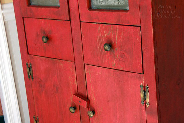 close_up_safe_drawers