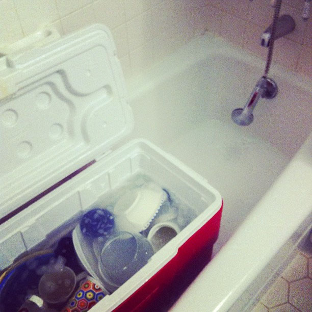 dishes_in_the_tub