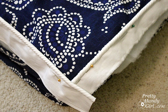 pinning_piping_and_cross_end sewing bench cushion corners