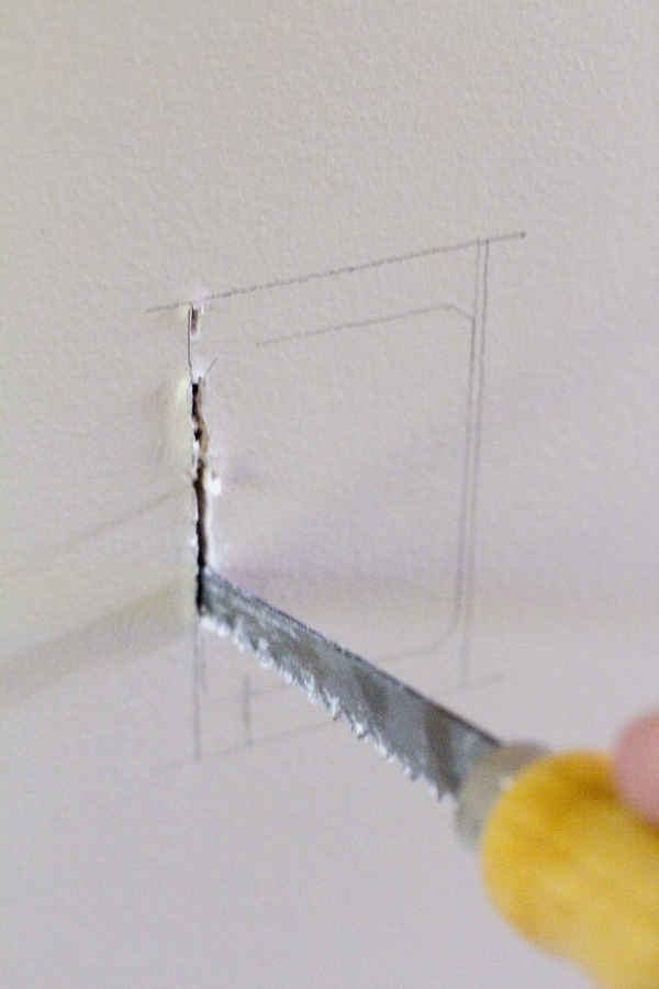 Cutting Drywall With a Keyhole Saw