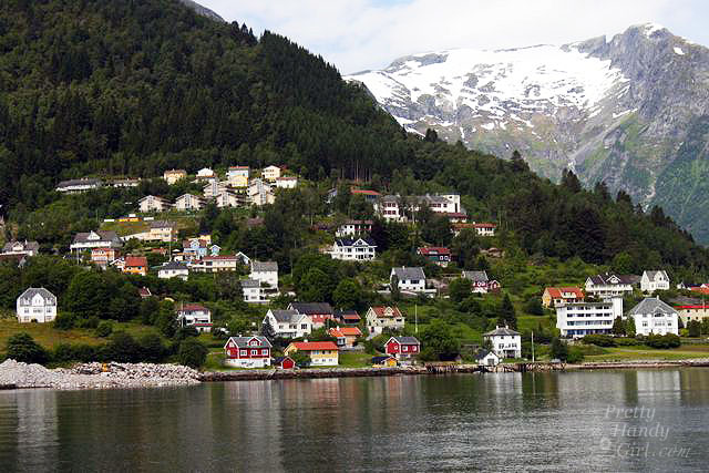 town_along_fiord