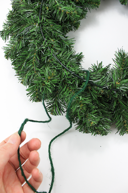 5 Steps to Beautiful Holiday Wreaths