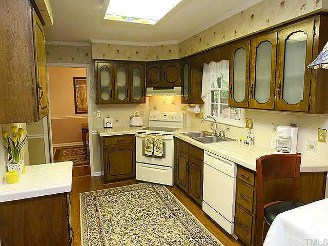 wallpapered-kitchen-five-fifteen-and-change