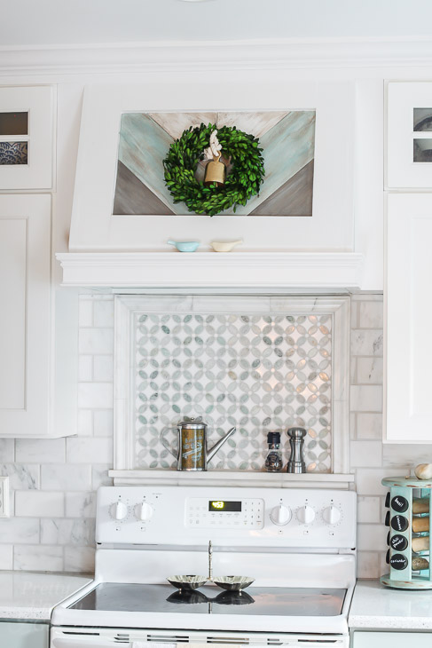small-boxwood-wreath-oven-range-hood