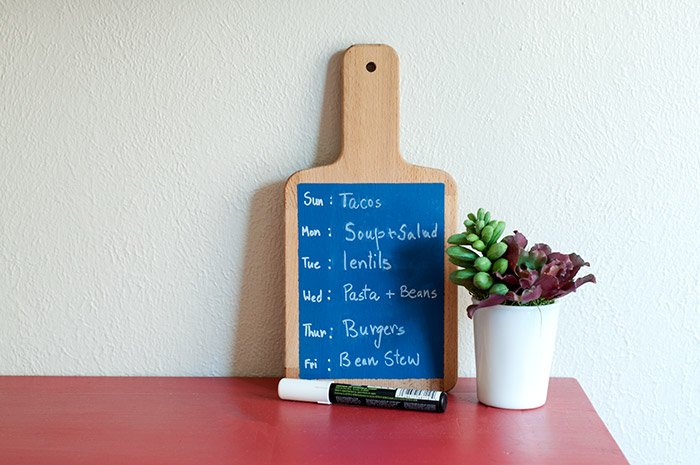 A simple and easy way to upcycle an old cutting board